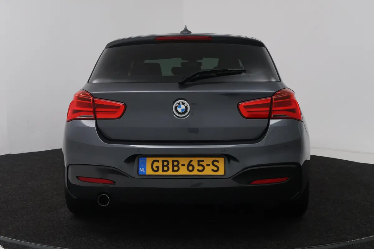 118i M Sport (PANORAMADAK, GROOT-NAVIGATIE, STOELVERWARMING, DEALER ONDERHOUDEN)