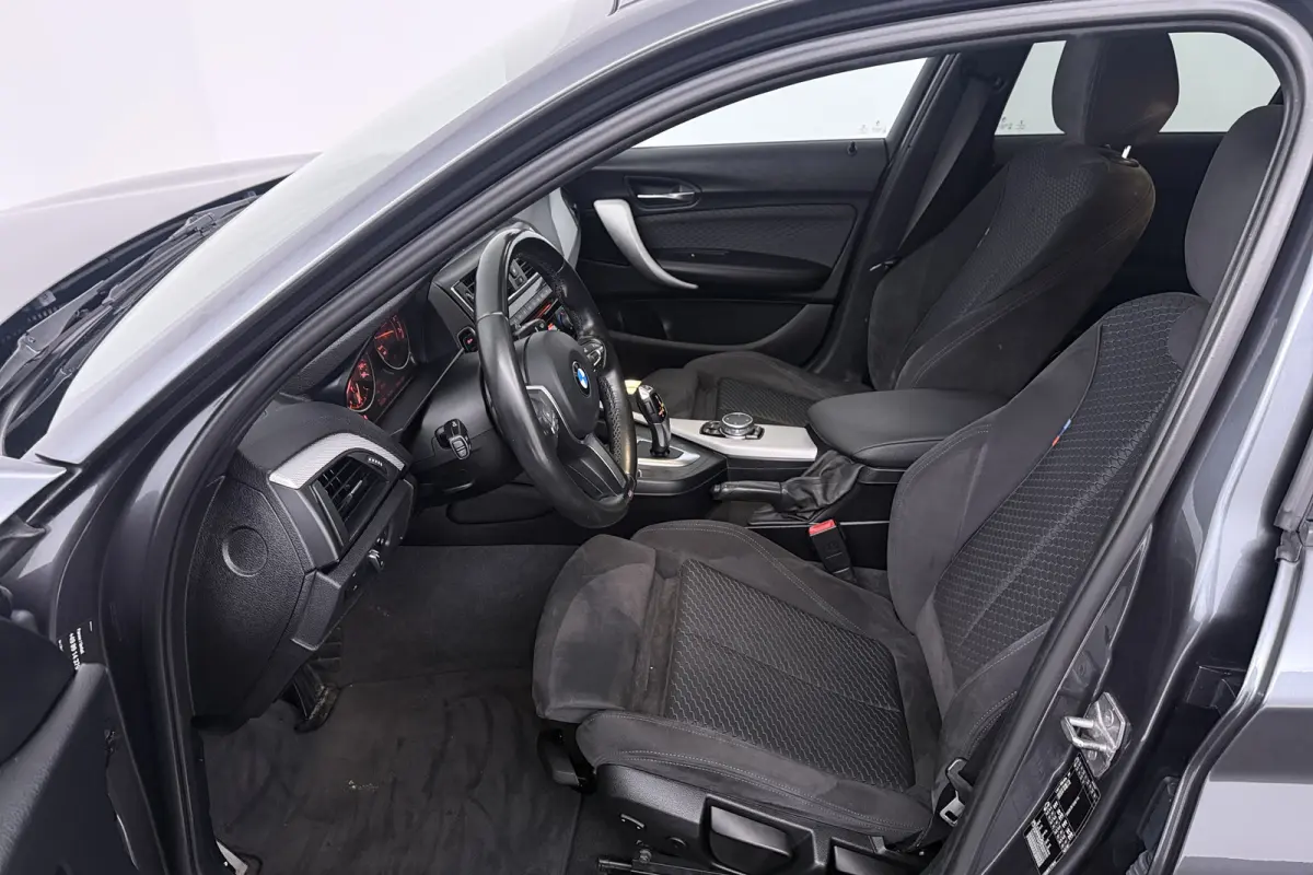118i M Sport (PANORAMADAK, GROOT-NAVIGATIE, STOELVERWARMING, DEALER ONDERHOUDEN)