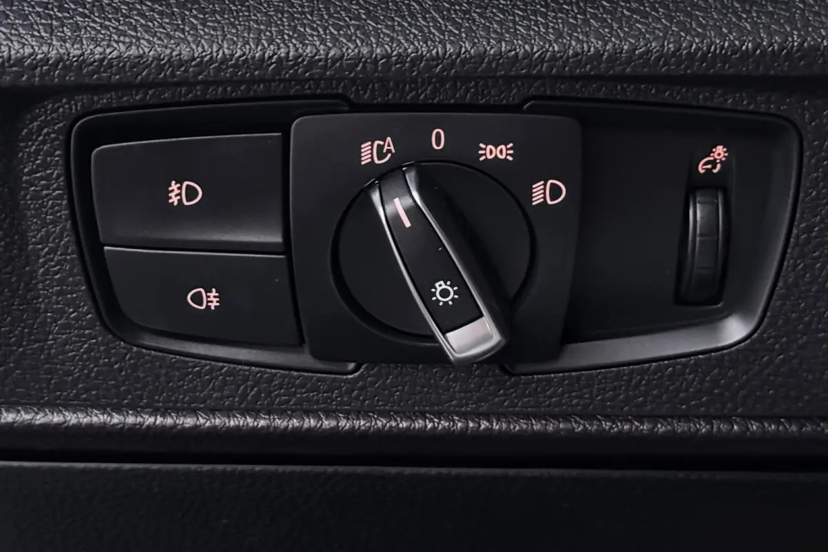 118i M Sport (PANORAMADAK, GROOT-NAVIGATIE, STOELVERWARMING, DEALER ONDERHOUDEN)