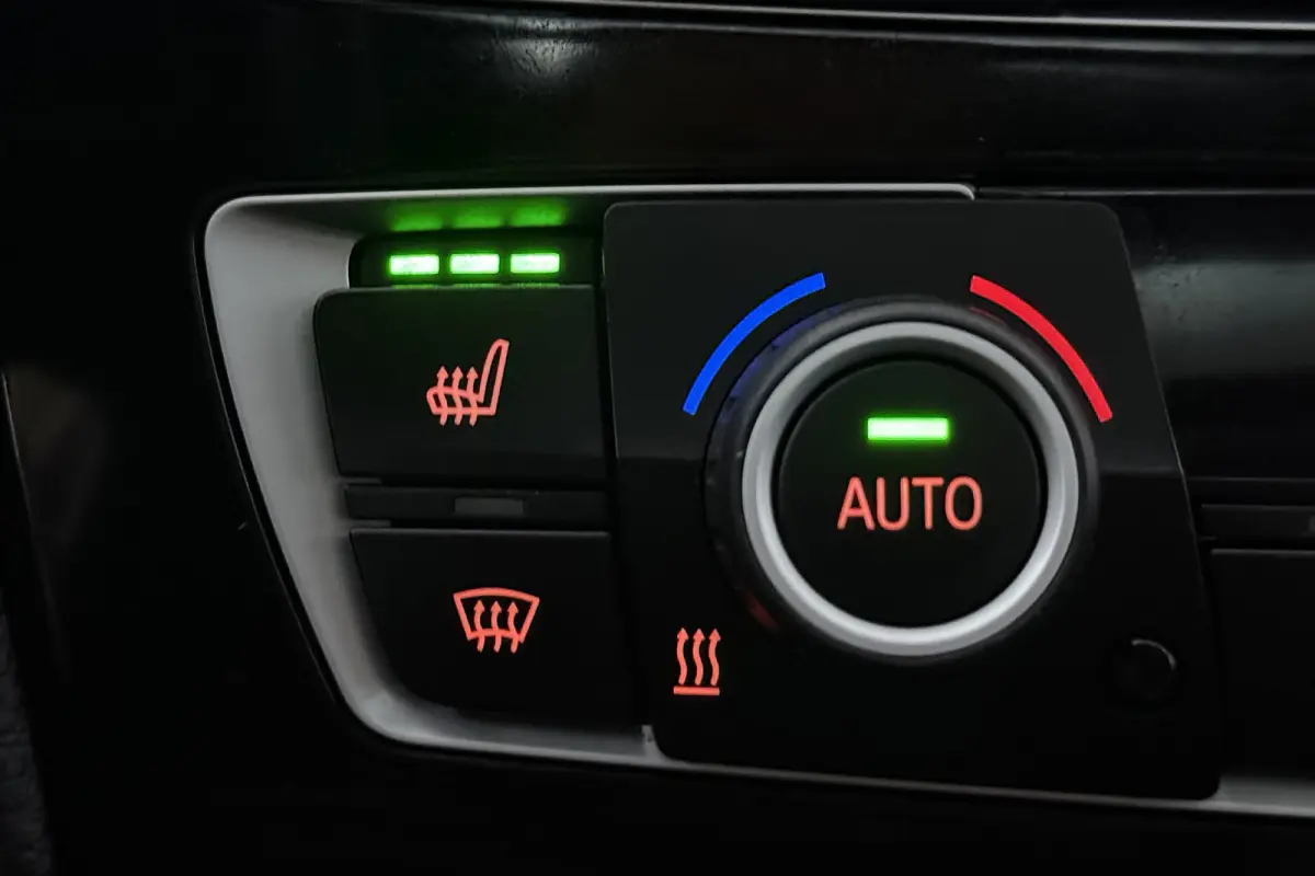 118i M Sport (PANORAMADAK, GROOT-NAVIGATIE, STOELVERWARMING, DEALER ONDERHOUDEN)