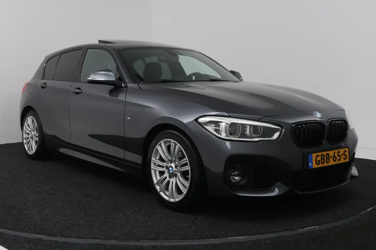 118i M Sport (PANORAMADAK, GROOT-NAVIGATIE, STOELVERWARMING, DEALER ONDERHOUDEN)