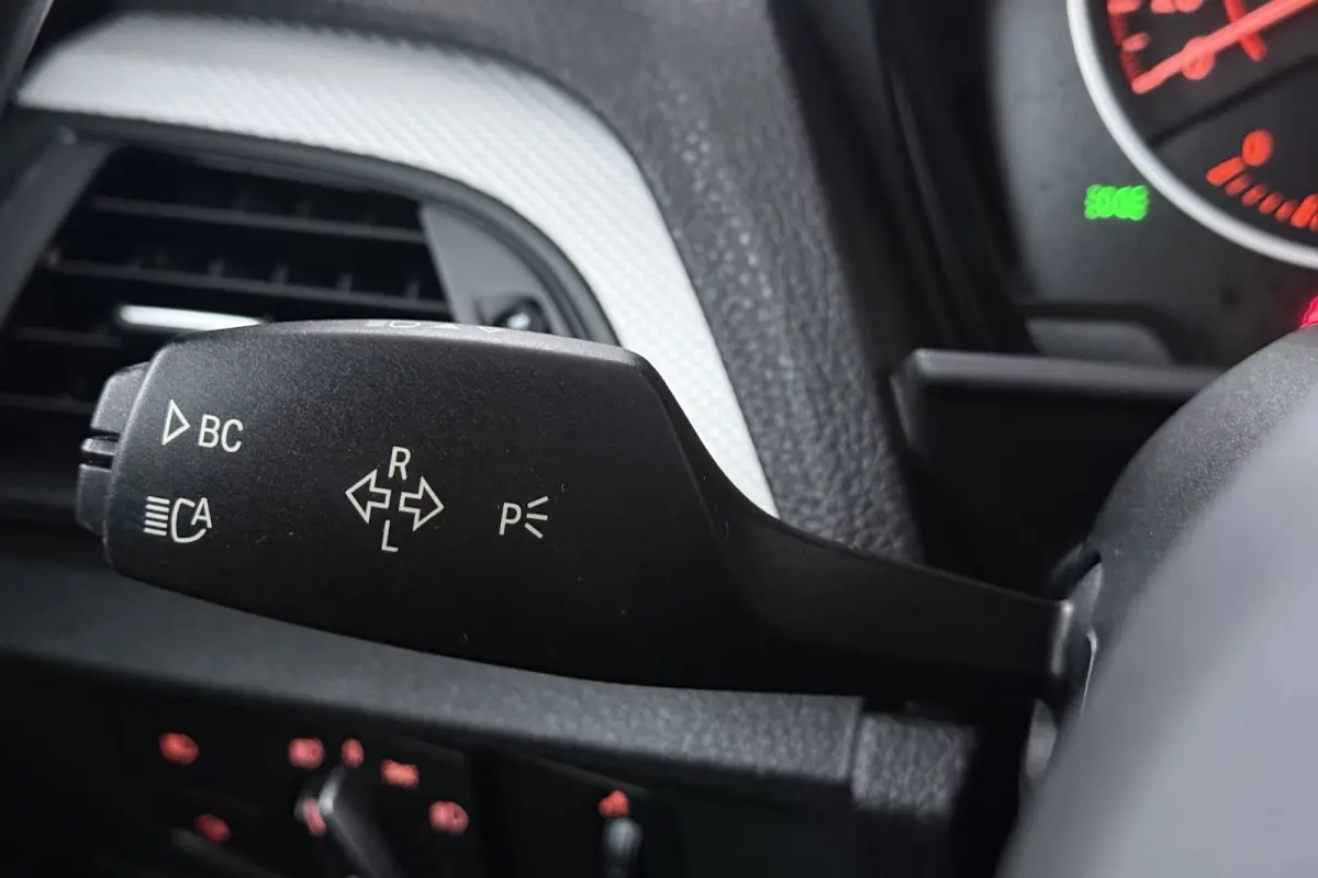 118i M Sport (PANORAMADAK, GROOT-NAVIGATIE, STOELVERWARMING, DEALER ONDERHOUDEN)
