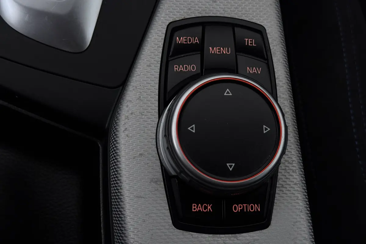 118i M Sport (PANORAMADAK, GROOT-NAVIGATIE, STOELVERWARMING, DEALER ONDERHOUDEN)