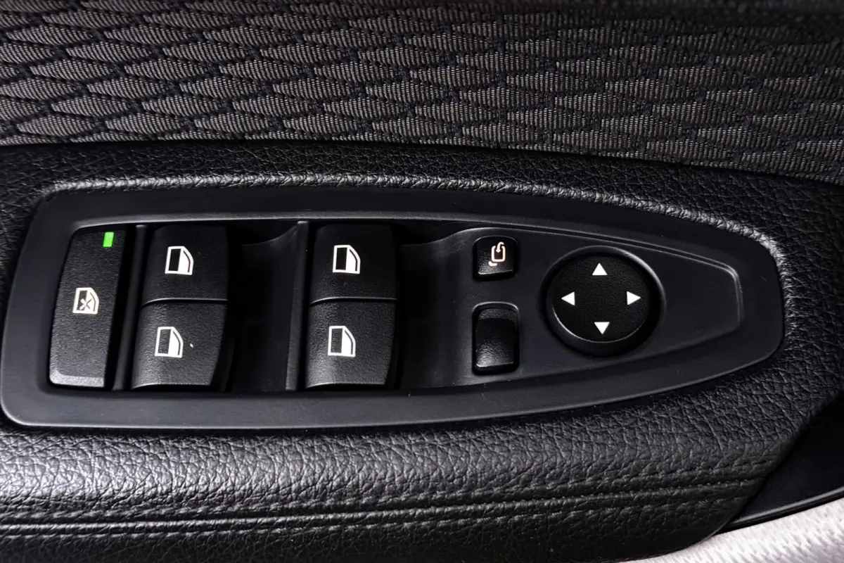 118i M Sport (PANORAMADAK, GROOT-NAVIGATIE, STOELVERWARMING, DEALER ONDERHOUDEN)