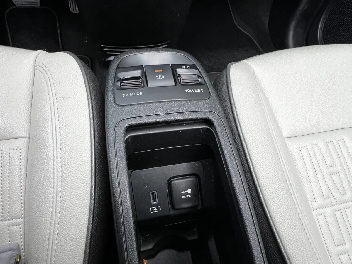 La Prima 42 kWh Automaat Cabriolet | Incl BTW | 120 PK | Apple CarPlay | Achteruitrijd Camera | Navigatie | 17" LM Velgen | Leder Int | LED | 1e Eigenaar!