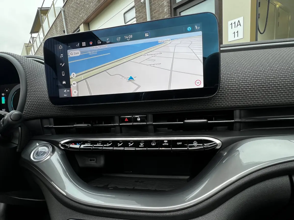 La Prima 42 kWh Automaat Cabriolet | Incl BTW | 120 PK | Apple CarPlay | Achteruitrijd Camera | Navigatie | 17" LM Velgen | Leder Int | LED | 1e Eigenaar!