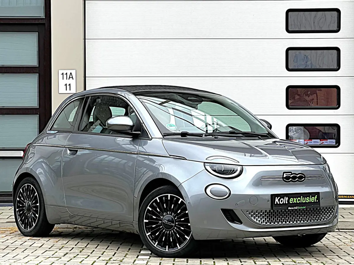 La Prima 42 kWh Automaat Cabriolet | Incl BTW | 120 PK | Apple CarPlay | Achteruitrijd Camera | Navigatie | 17" LM Velgen | Leder Int | LED | 1e Eigenaar!