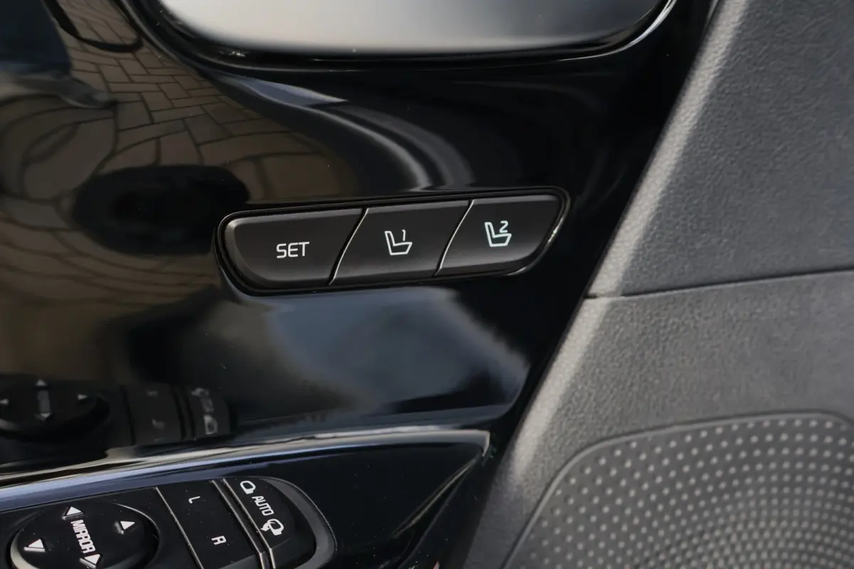 1.6 GDi Hybrid ExecutiveLine | Trekhaak | Stoelverwarming & ventilatie | Schuif- / kanteldak | Adaptieve Cruise | Camera
