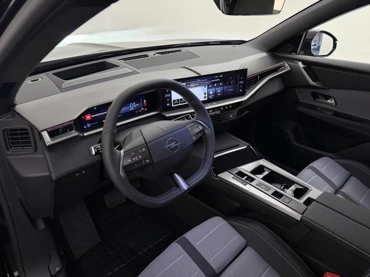 1.6 Turbo 195pk Plug-in GS ( Nieuw ) Trekhaak/Pano /Focal.Audio/360.Camera/Led.Matrix/Nav/Ad.Cruise/Winterpakket/ 8Jaar Garantie