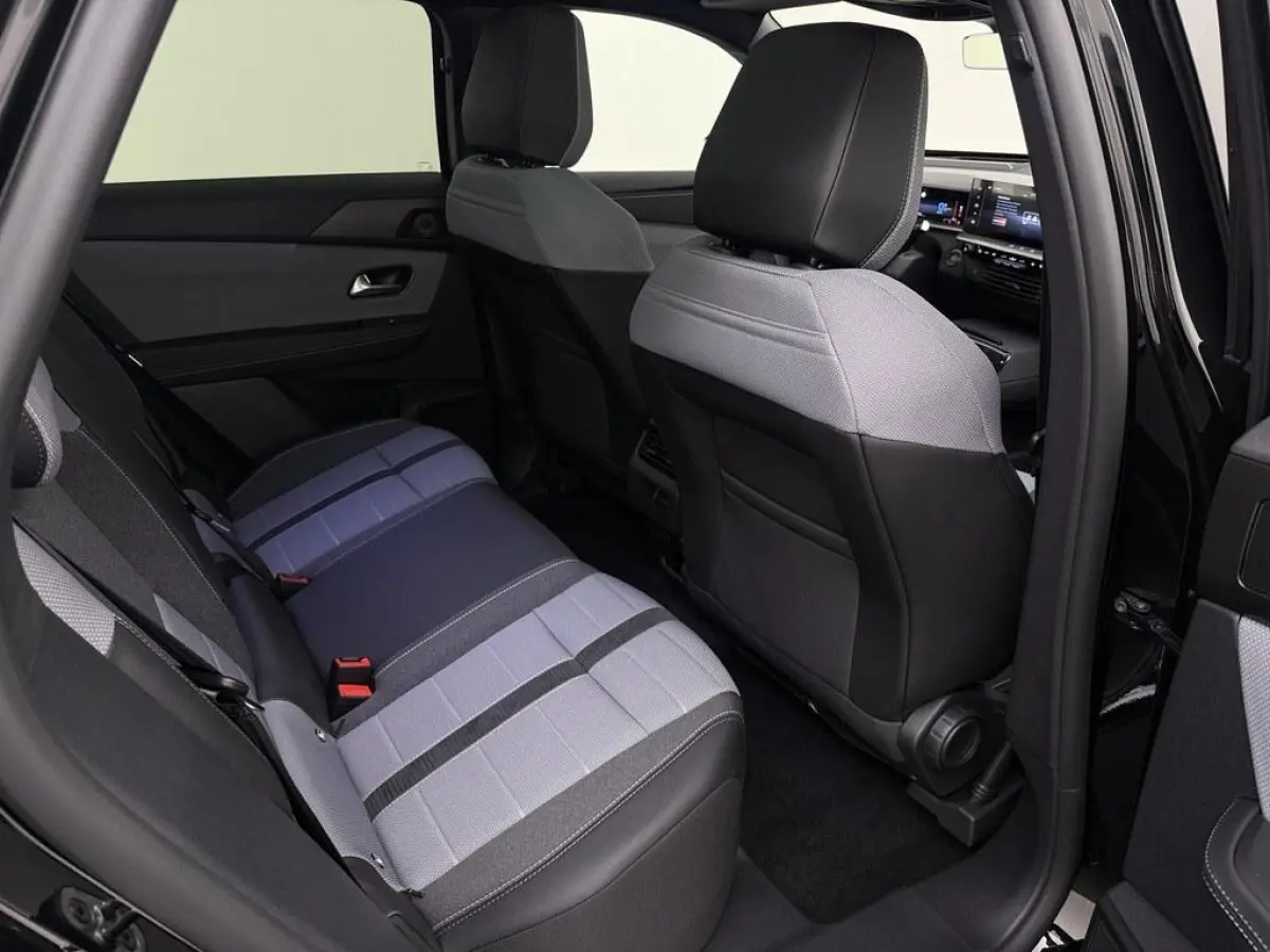 1.6 Turbo 195pk Plug-in GS ( Nieuw ) Trekhaak/Pano /Focal.Audio/360.Camera/Led.Matrix/Nav/Ad.Cruise/Winterpakket/ 8Jaar Garantie