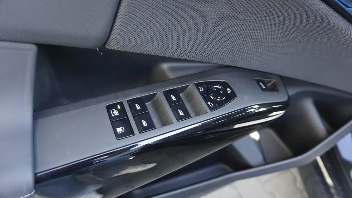 30e xDrive M-SPORT ** ADAPT. LED, LEDER, PANO, TREKH, MEMORY, DRIV. ASS+, 20-inch LMV ** Ex BMW-AG ** ** INFORMEER OOK NAAR ONZE AANTREKKELIJKE FINANCIAL-LEASE TARIEVEN **
