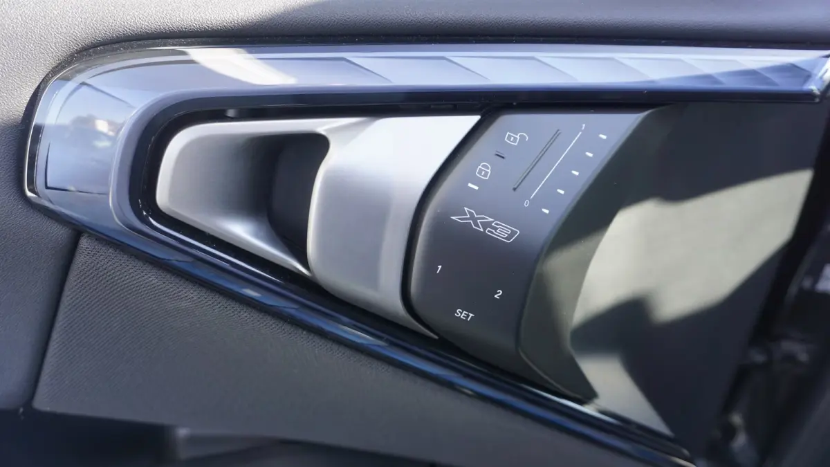 30e xDrive M-SPORT ** ADAPT. LED, LEDER, PANO, TREKH, MEMORY, DRIV. ASS+, 20-inch LMV ** Ex BMW-AG ** ** INFORMEER OOK NAAR ONZE AANTREKKELIJKE FINANCIAL-LEASE TARIEVEN **