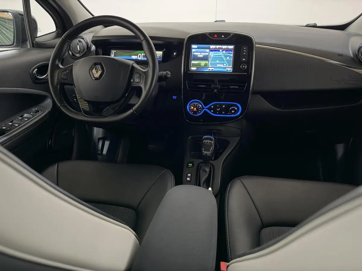 R110 Iconic 41 kWh Koopaccu Bose Camera Navi NAP