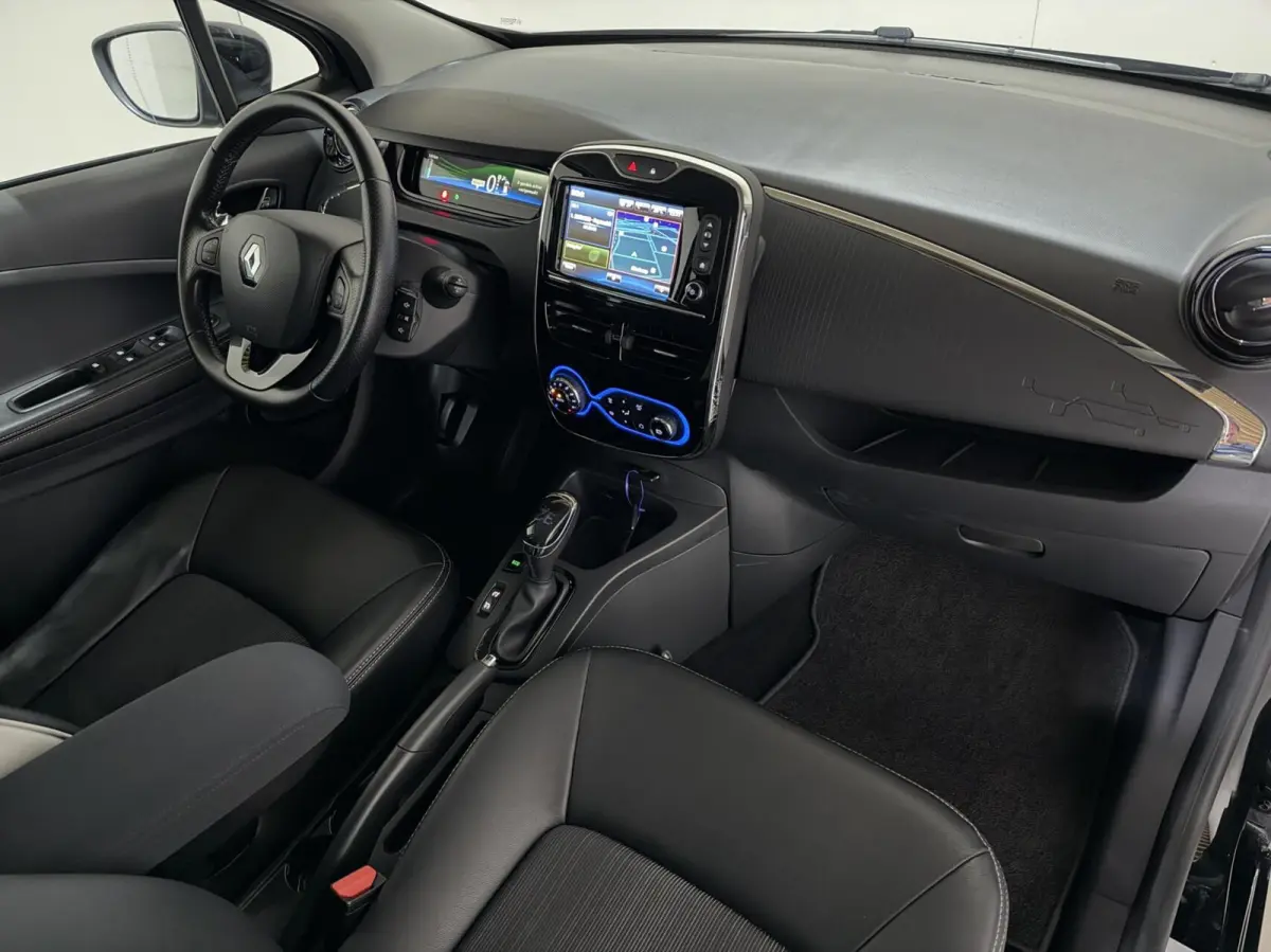 R110 Iconic 41 kWh Koopaccu Bose Camera Navi NAP