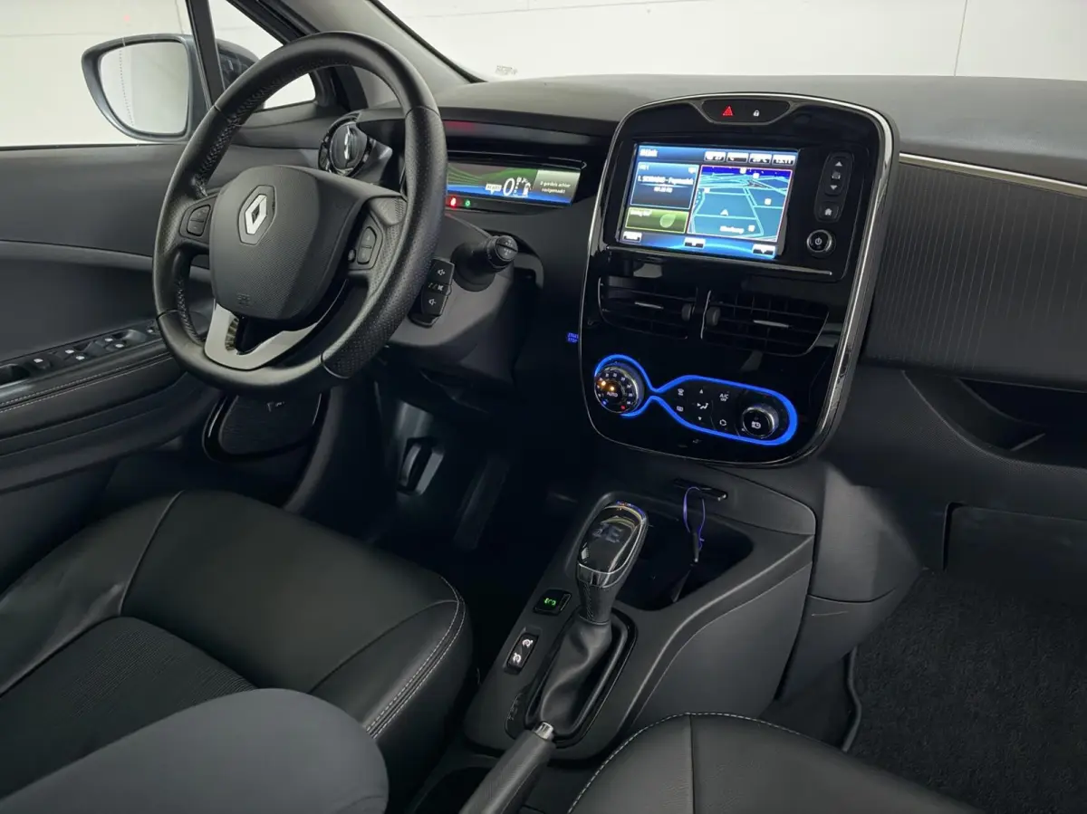 R110 Iconic 41 kWh Koopaccu Bose Camera Navi NAP