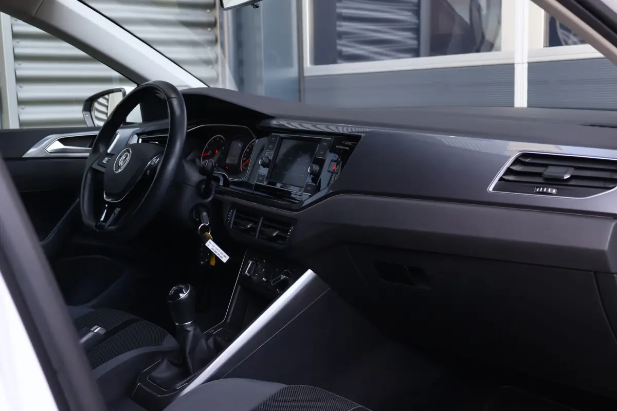 1.0 TSI | Stoelverwarming | Lichtmetaal | Apple Carplay / Android Auto | Parkeersensoren voor + achter