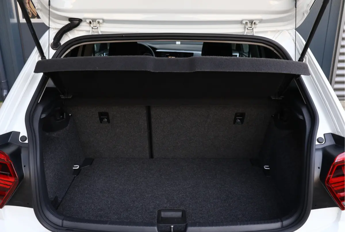 1.0 TSI | Stoelverwarming | Lichtmetaal | Apple Carplay / Android Auto | Parkeersensoren voor + achter