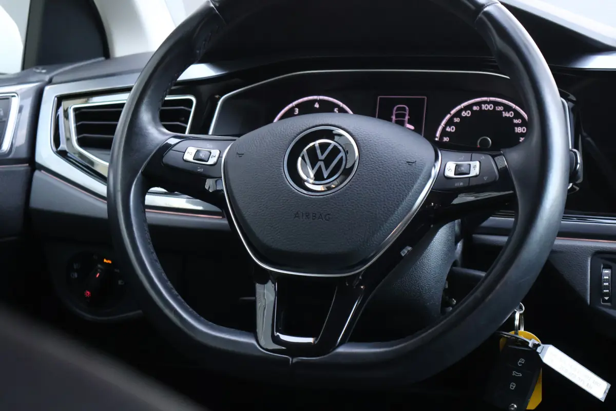 1.0 TSI | Stoelverwarming | Lichtmetaal | Apple Carplay / Android Auto | Parkeersensoren voor + achter