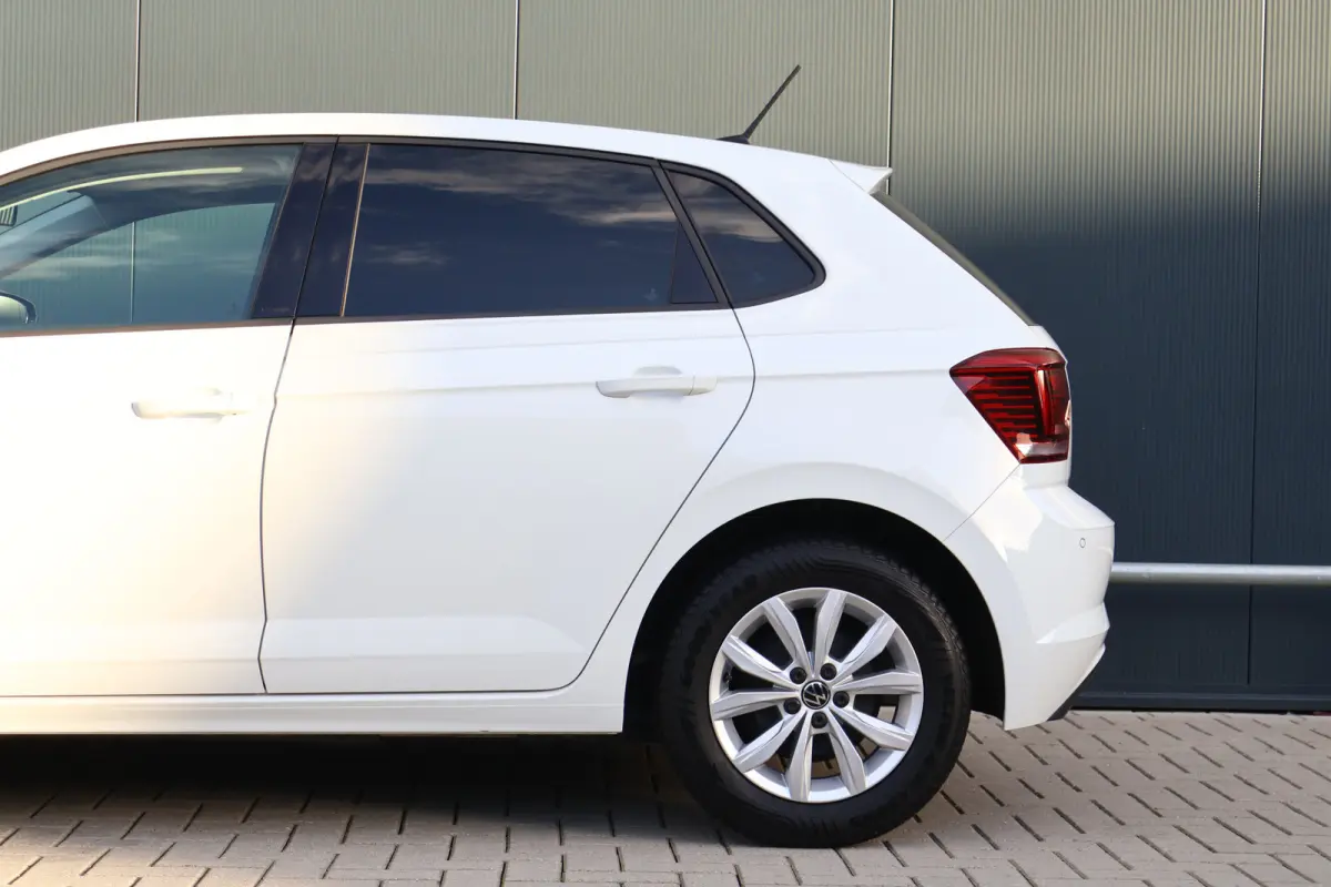 1.0 TSI | Stoelverwarming | Lichtmetaal | Apple Carplay / Android Auto | Parkeersensoren voor + achter