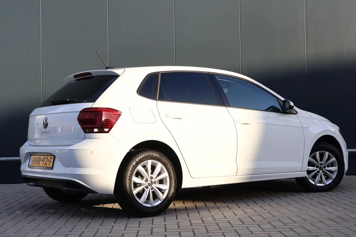 1.0 TSI | Stoelverwarming | Lichtmetaal | Apple Carplay / Android Auto | Parkeersensoren voor + achter