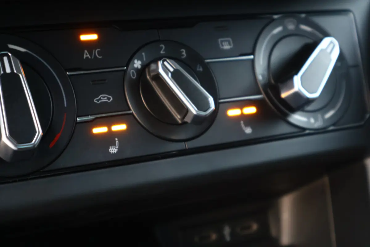 1.0 TSI | Stoelverwarming | Lichtmetaal | Apple Carplay / Android Auto | Parkeersensoren voor + achter