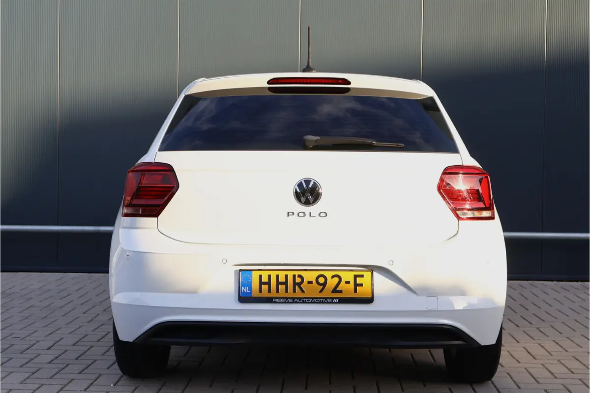 1.0 TSI | Stoelverwarming | Lichtmetaal | Apple Carplay / Android Auto | Parkeersensoren voor + achter
