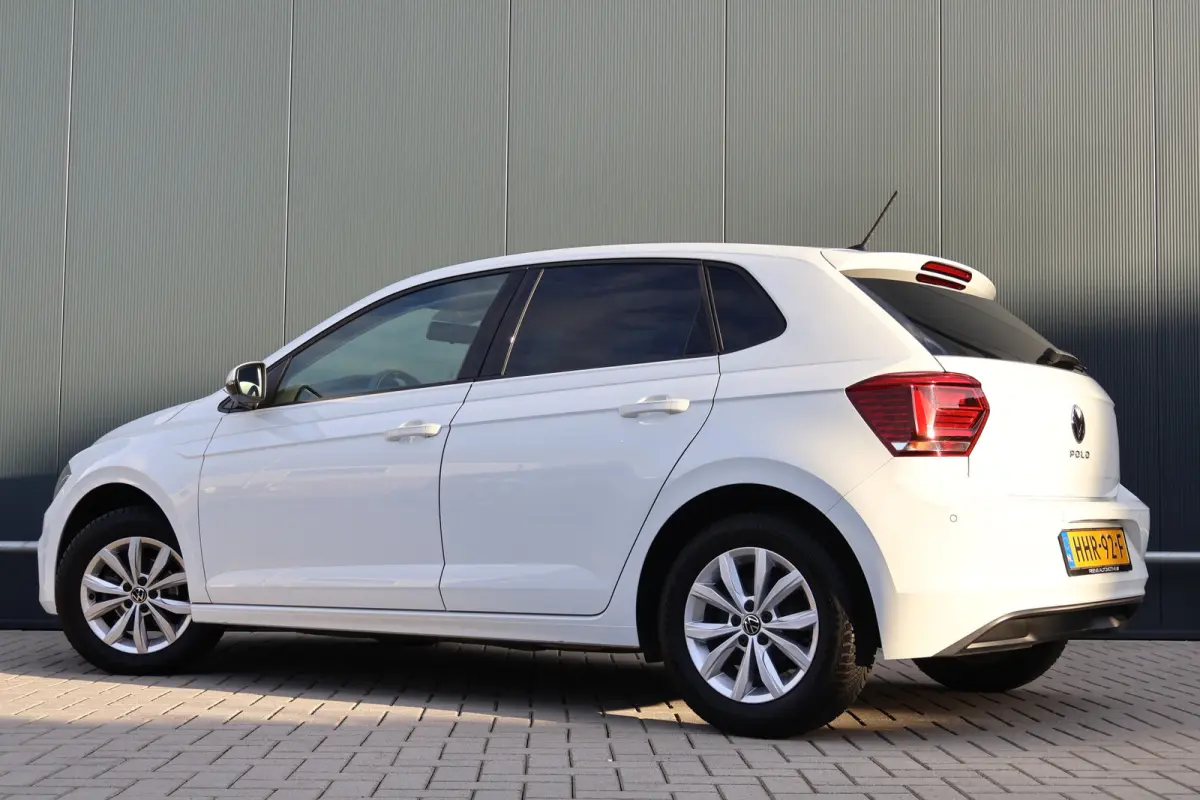 1.0 TSI | Stoelverwarming | Lichtmetaal | Apple Carplay / Android Auto | Parkeersensoren voor + achter