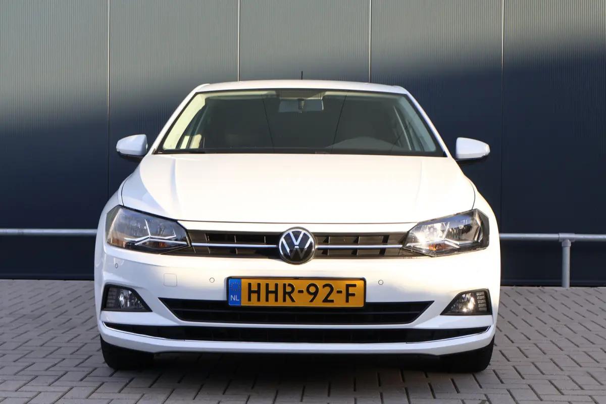 1.0 TSI | Stoelverwarming | Lichtmetaal | Apple Carplay / Android Auto | Parkeersensoren voor + achter