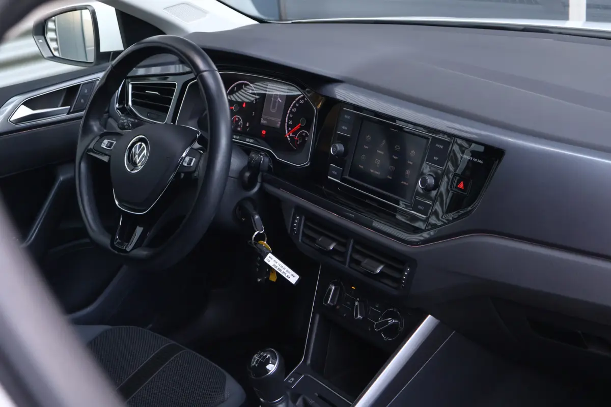 1.0 TSI | Stoelverwarming | Lichtmetaal | Apple Carplay / Android Auto | Parkeersensoren voor + achter