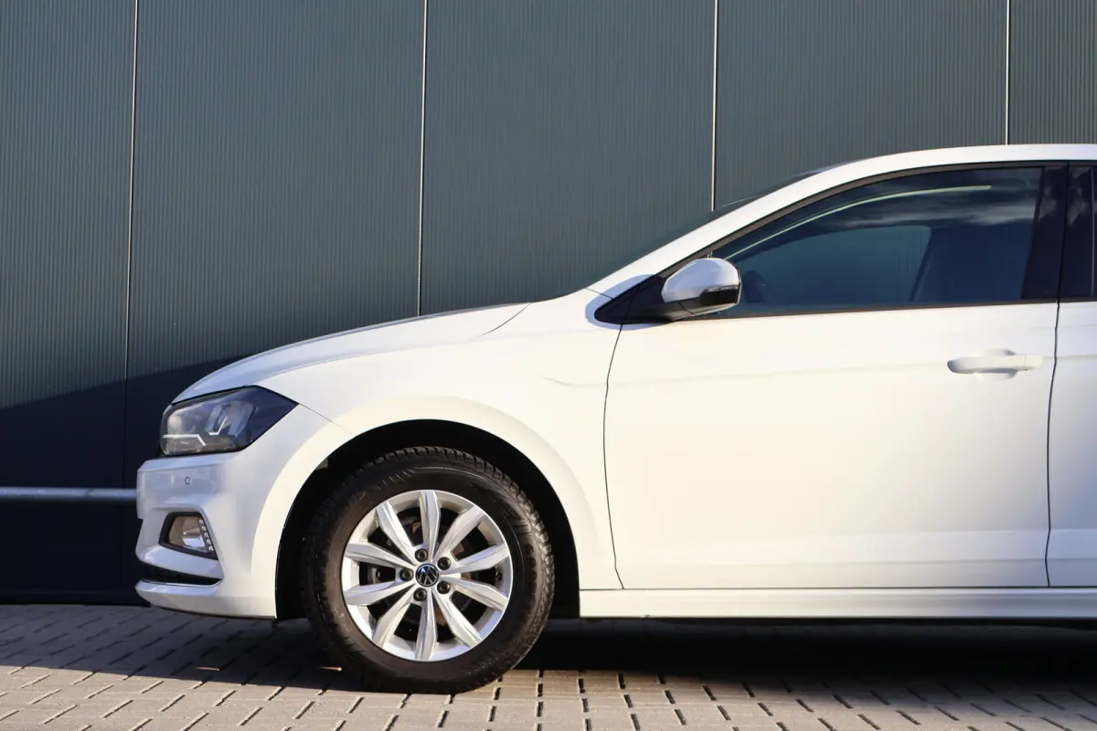 1.0 TSI | Stoelverwarming | Lichtmetaal | Apple Carplay / Android Auto | Parkeersensoren voor + achter