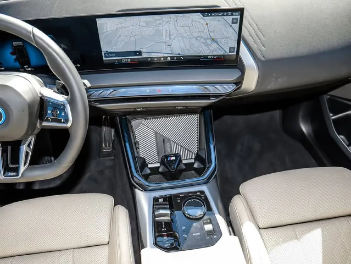 30e xDrive M-SPORT Pro ** ADAPT. LED, BEIGE LEDER, PANO, TREKH, MEMORY, DRIV. ASS+, 20-inch LMV ** Ex BMW-AG ** ** INFORMEER OOK NAAR ONZE AANTREKKELIJKE FINANCIAL-LEASE TARIEVEN **