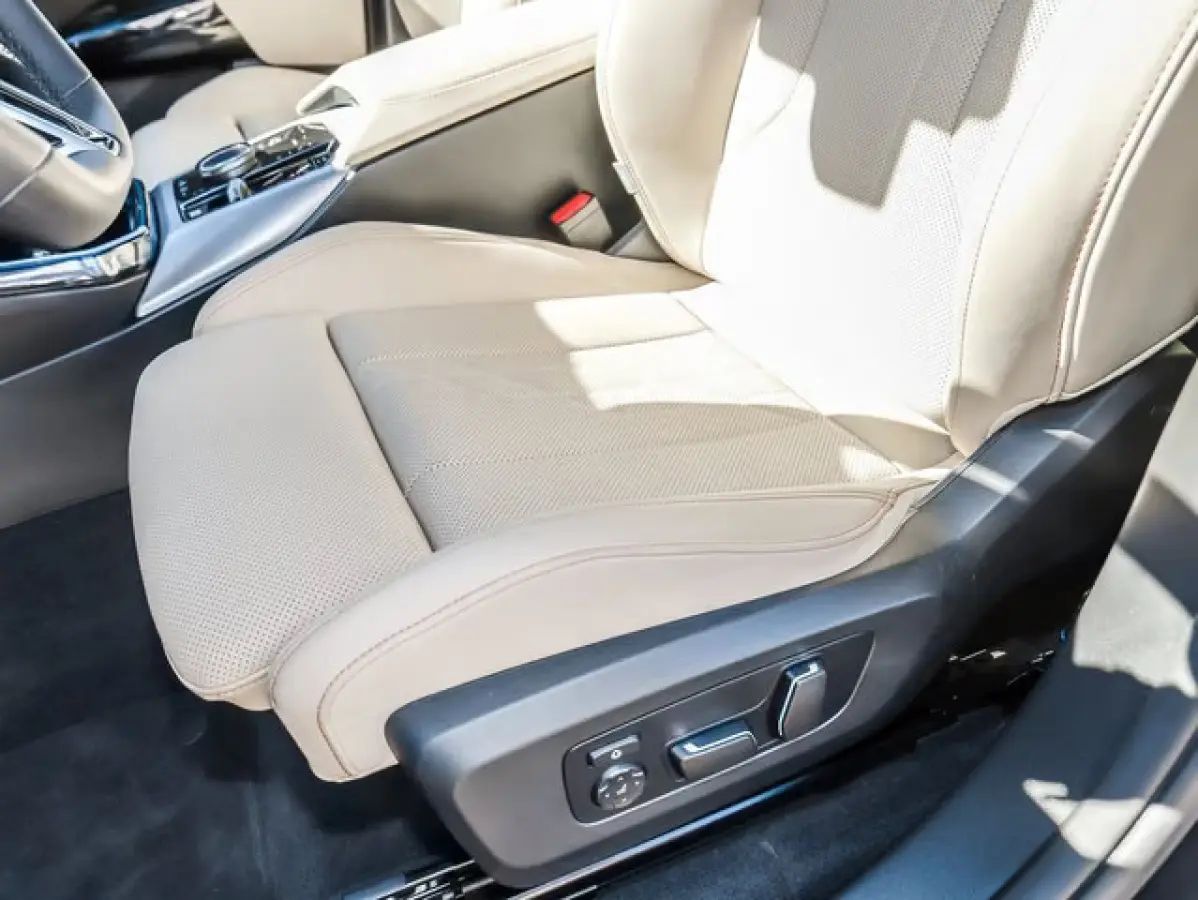 30e xDrive M-SPORT Pro ** ADAPT. LED, BEIGE LEDER, PANO, TREKH, MEMORY, DRIV. ASS+, 20-inch LMV ** Ex BMW-AG ** ** INFORMEER OOK NAAR ONZE AANTREKKELIJKE FINANCIAL-LEASE TARIEVEN **