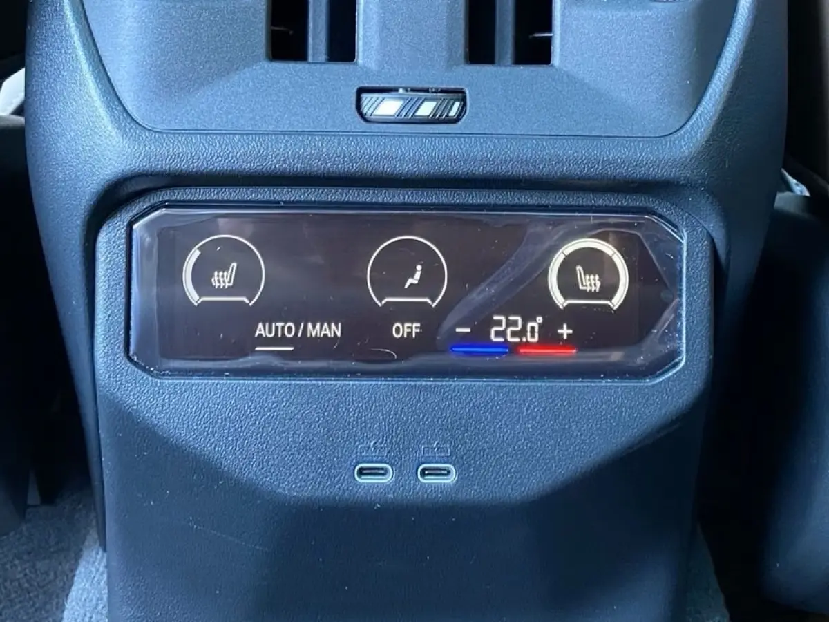 30e xDrive M-SPORT Pro ** ADAPT. LED, BEIGE LEDER, PANO, TREKH, MEMORY, DRIV. ASS+, 20-inch LMV ** Ex BMW-AG ** ** INFORMEER OOK NAAR ONZE AANTREKKELIJKE FINANCIAL-LEASE TARIEVEN **