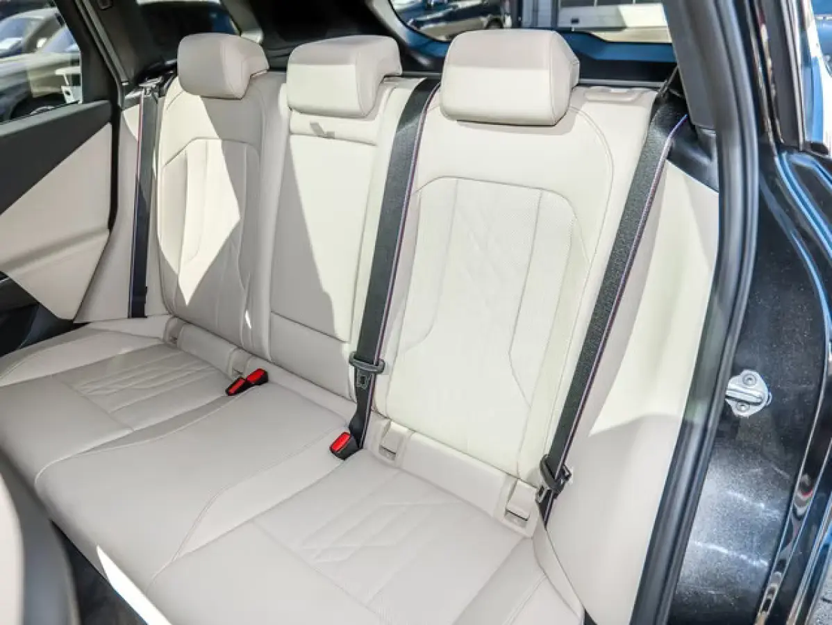30e xDrive M-SPORT Pro ** ADAPT. LED, BEIGE LEDER, PANO, TREKH, MEMORY, DRIV. ASS+, 20-inch LMV ** Ex BMW-AG ** ** INFORMEER OOK NAAR ONZE AANTREKKELIJKE FINANCIAL-LEASE TARIEVEN **