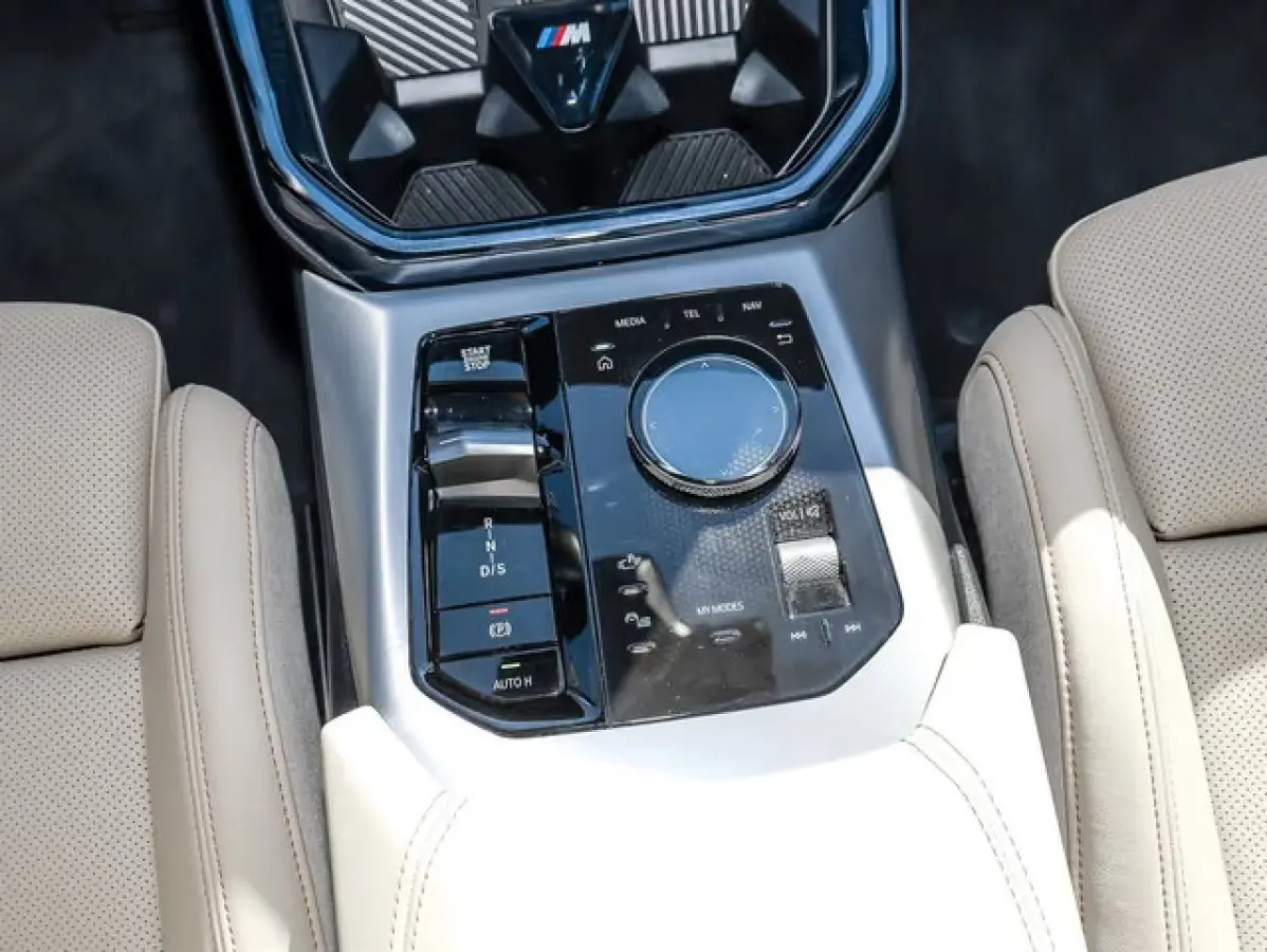 30e xDrive M-SPORT Pro ** ADAPT. LED, BEIGE LEDER, PANO, TREKH, MEMORY, DRIV. ASS+, 20-inch LMV ** Ex BMW-AG ** ** INFORMEER OOK NAAR ONZE AANTREKKELIJKE FINANCIAL-LEASE TARIEVEN **