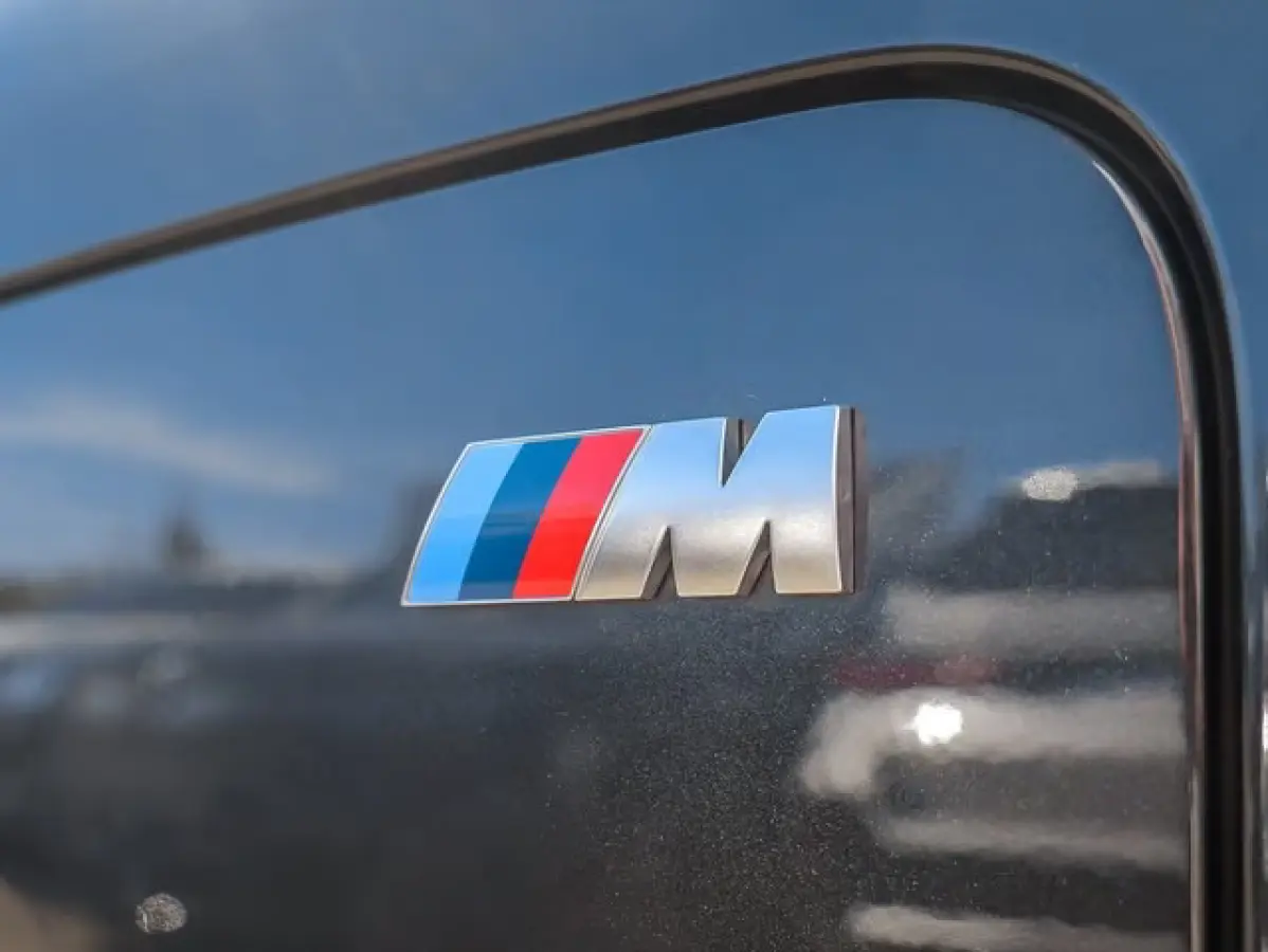 30e xDrive M-SPORT Pro ** ADAPT. LED, BEIGE LEDER, PANO, TREKH, MEMORY, DRIV. ASS+, 20-inch LMV ** Ex BMW-AG ** ** INFORMEER OOK NAAR ONZE AANTREKKELIJKE FINANCIAL-LEASE TARIEVEN **
