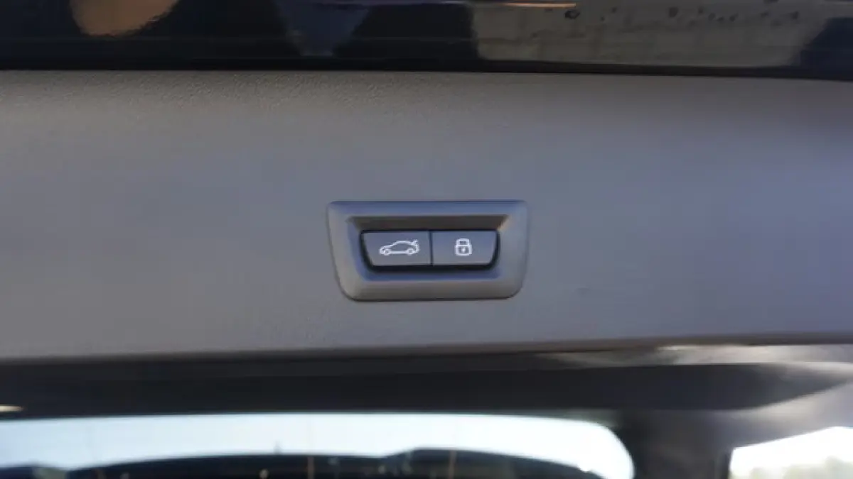 30e xDrive M-SPORT Pro ** ADAPT. LED, BEIGE LEDER, PANO, TREKH, MEMORY, DRIV. ASS+, 20-inch LMV ** Ex BMW-AG ** ** INFORMEER OOK NAAR ONZE AANTREKKELIJKE FINANCIAL-LEASE TARIEVEN **