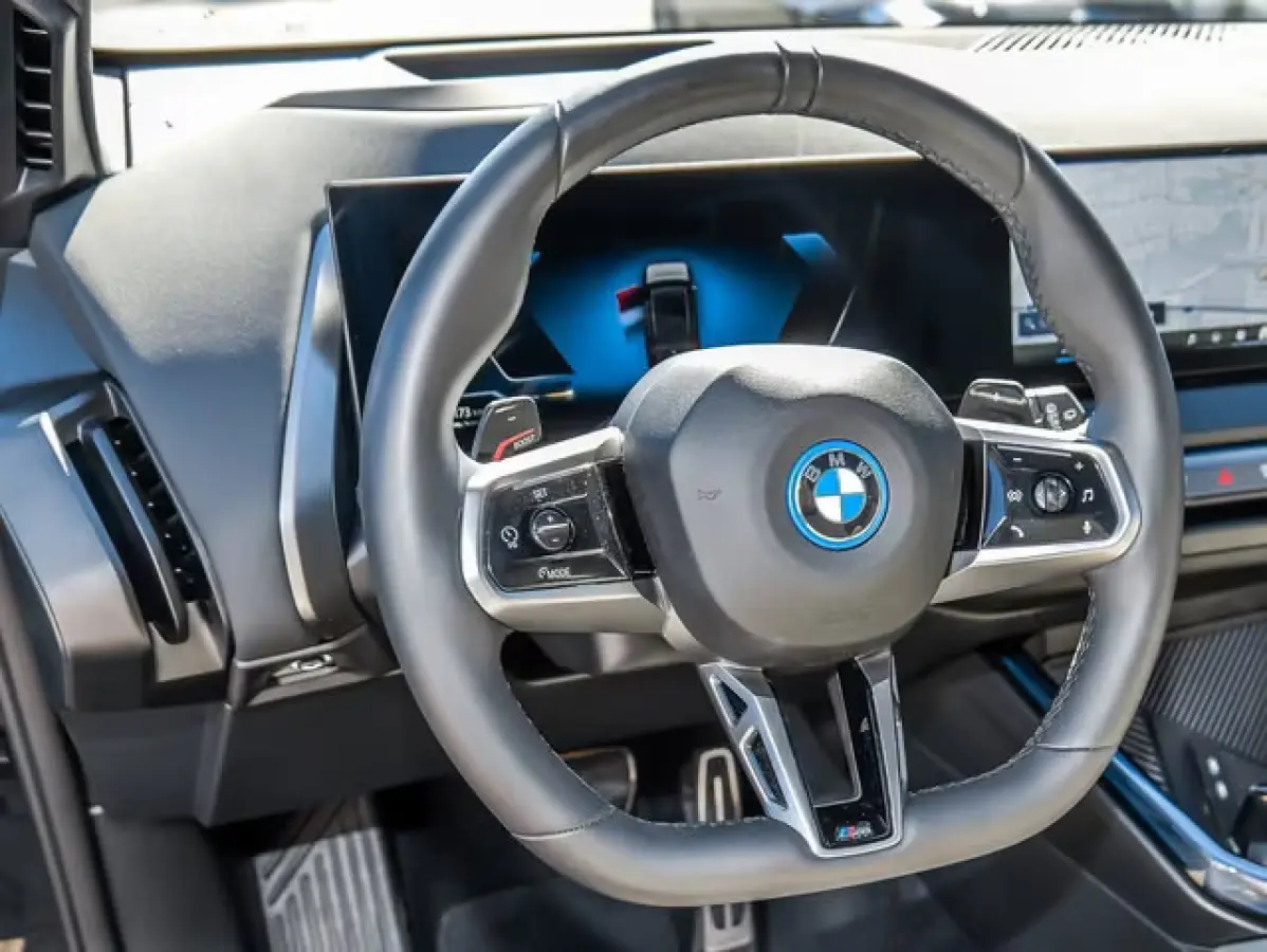 30e xDrive M-SPORT Pro ** ADAPT. LED, BEIGE LEDER, PANO, TREKH, MEMORY, DRIV. ASS+, 20-inch LMV ** Ex BMW-AG ** ** INFORMEER OOK NAAR ONZE AANTREKKELIJKE FINANCIAL-LEASE TARIEVEN **