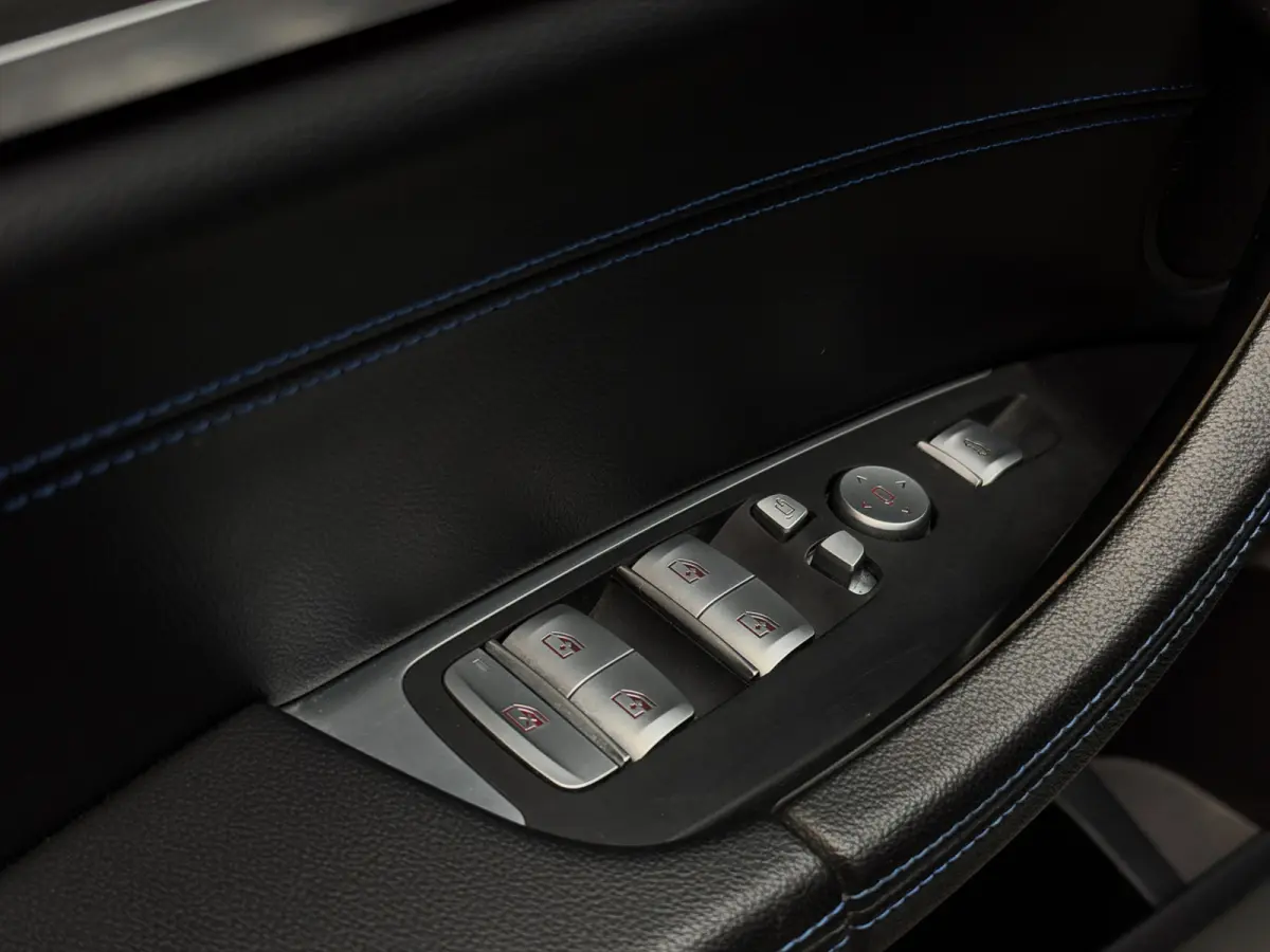 xDrive20i High Executive M-Sport Pano | 360 | Headup | Keyless | 20" | LED