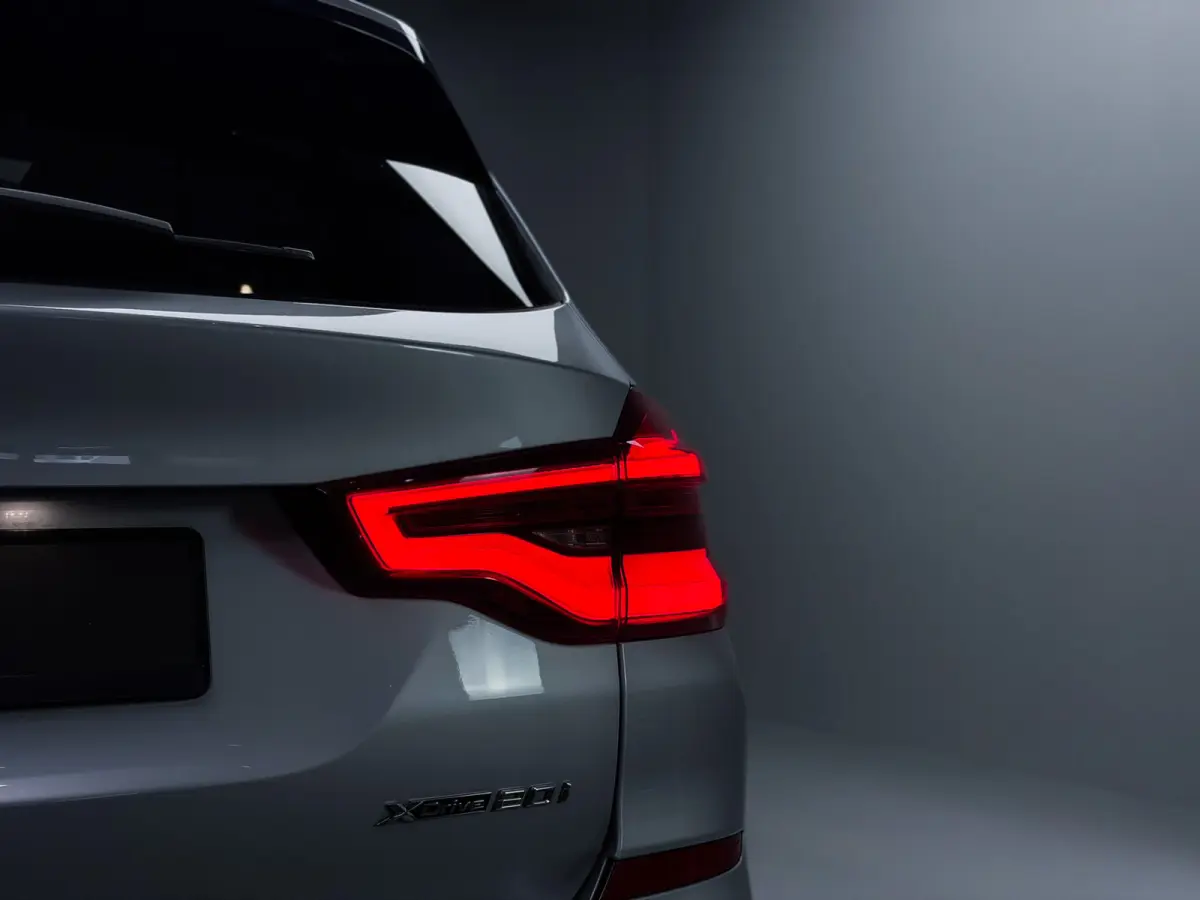 xDrive20i High Executive M-Sport Pano | 360 | Headup | Keyless | 20" | LED