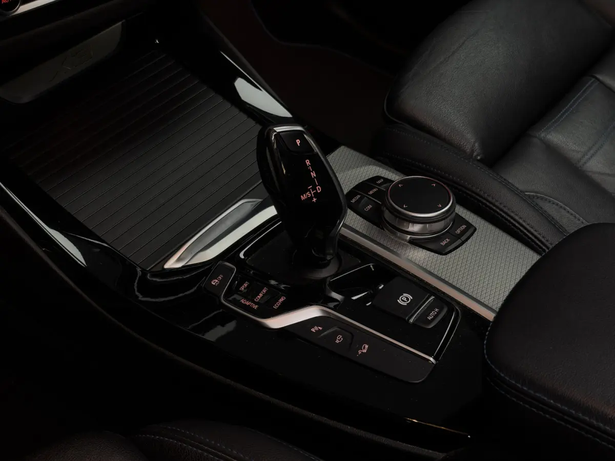 xDrive20i High Executive M-Sport Pano | 360 | Headup | Keyless | 20" | LED