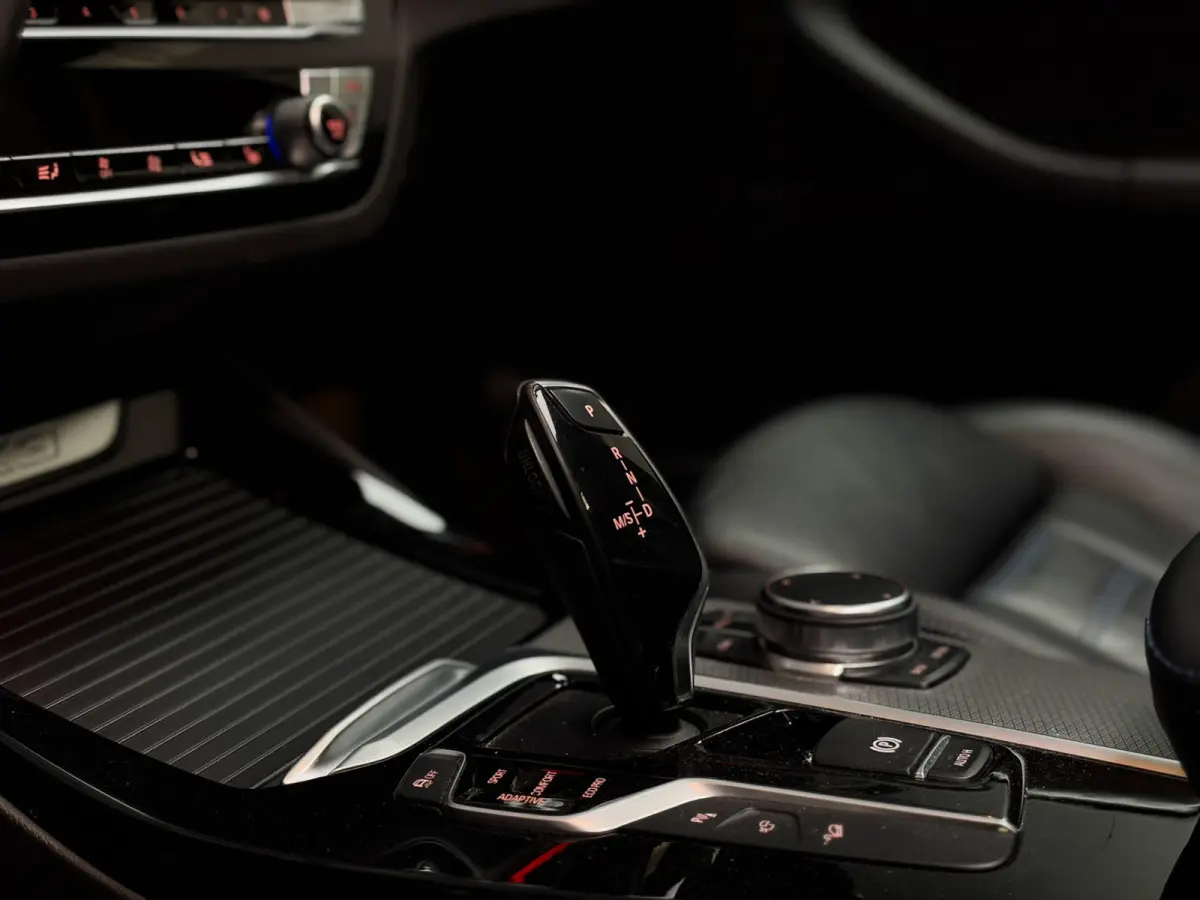 xDrive20i High Executive M-Sport Pano | 360 | Headup | Keyless | 20" | LED