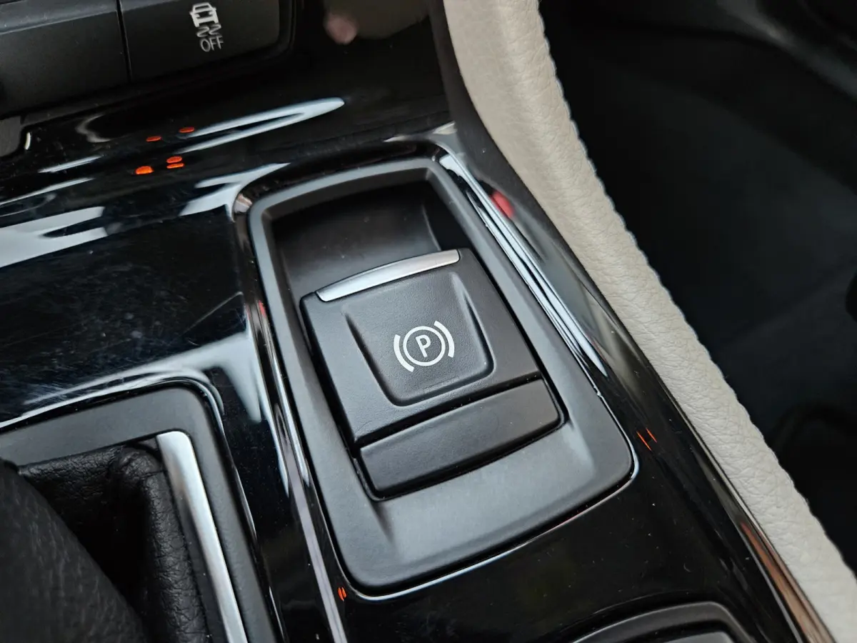 220i Centennial High Executive Trekhaak! Automaat! Leer! Camera! 192PK! NAP! Mooie/Nette Auto!