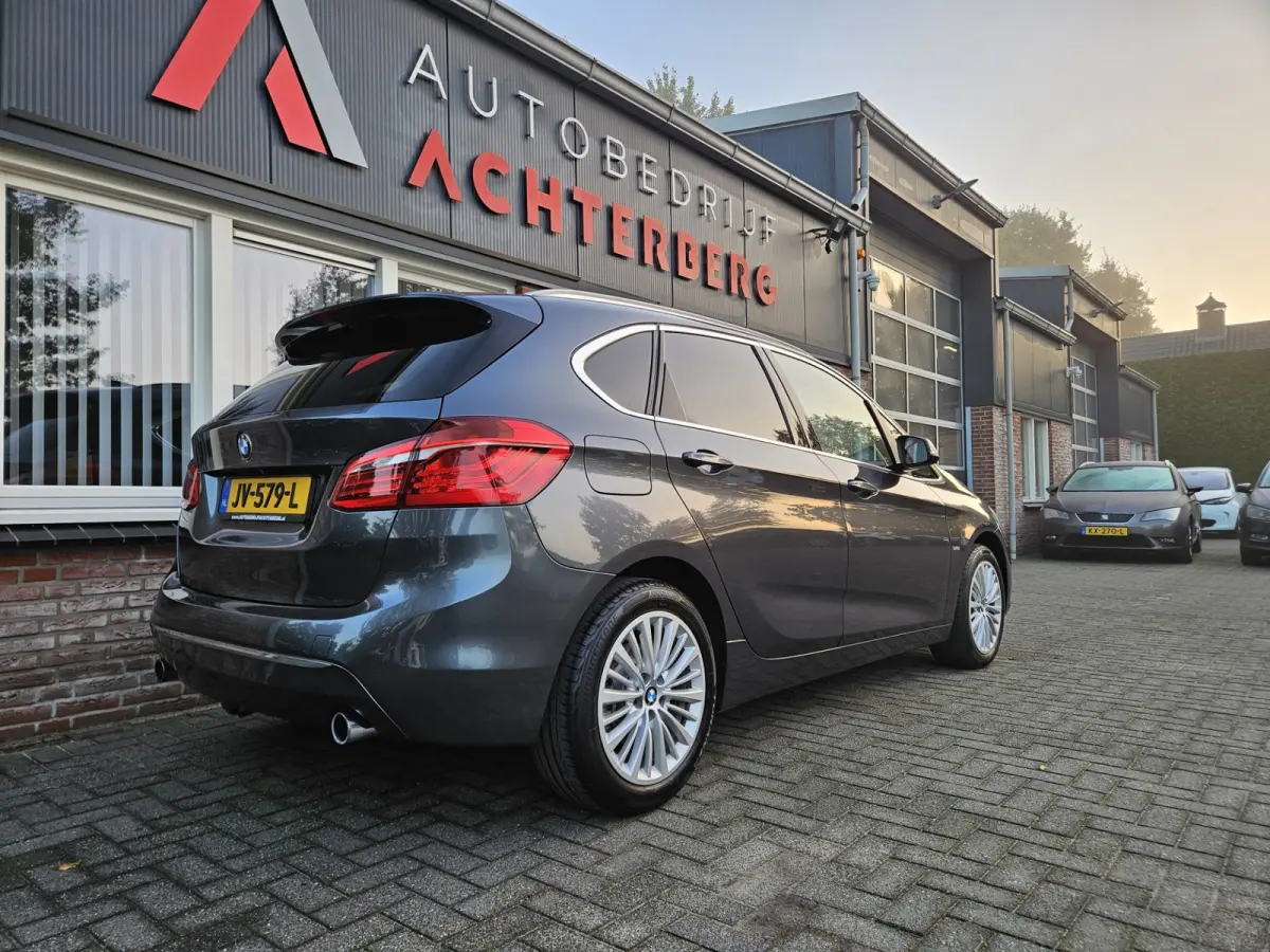 220i Centennial High Executive Trekhaak! Automaat! Leer! Camera! 192PK! NAP! Mooie/Nette Auto!