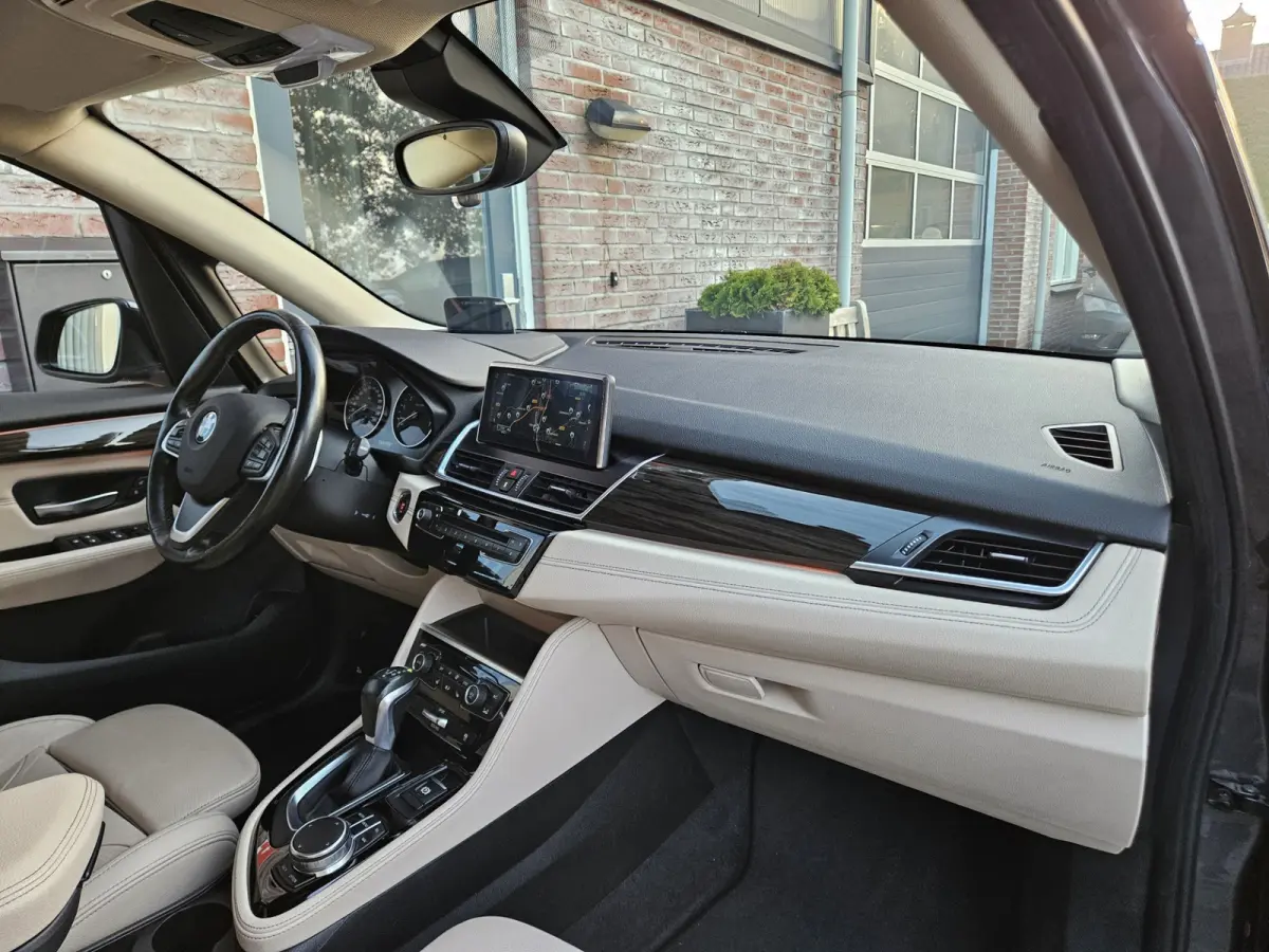 220i Centennial High Executive Trekhaak! Automaat! Leer! Camera! 192PK! NAP! Mooie/Nette Auto!