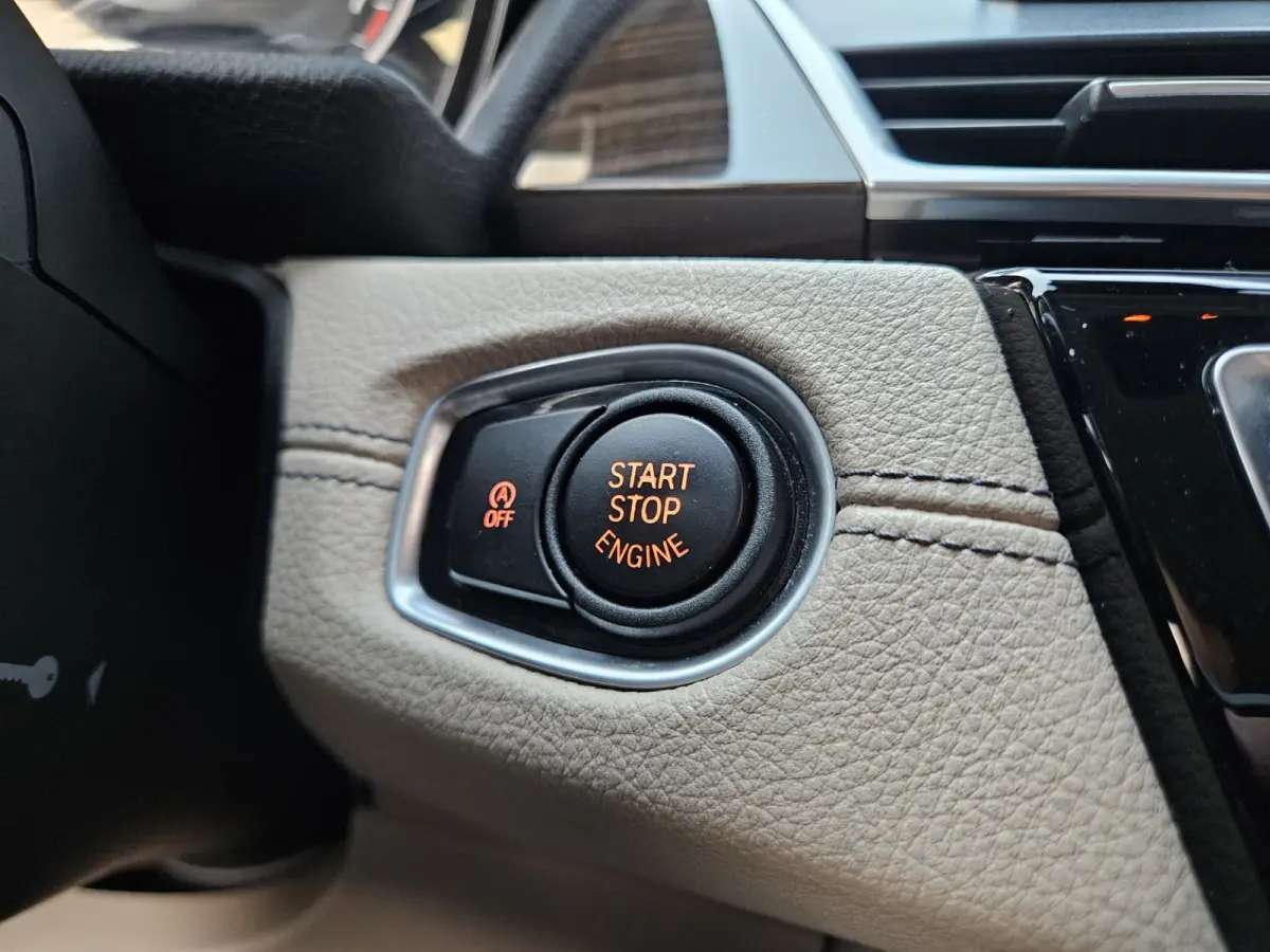 220i Centennial High Executive Trekhaak! Automaat! Leer! Camera! 192PK! NAP! Mooie/Nette Auto!