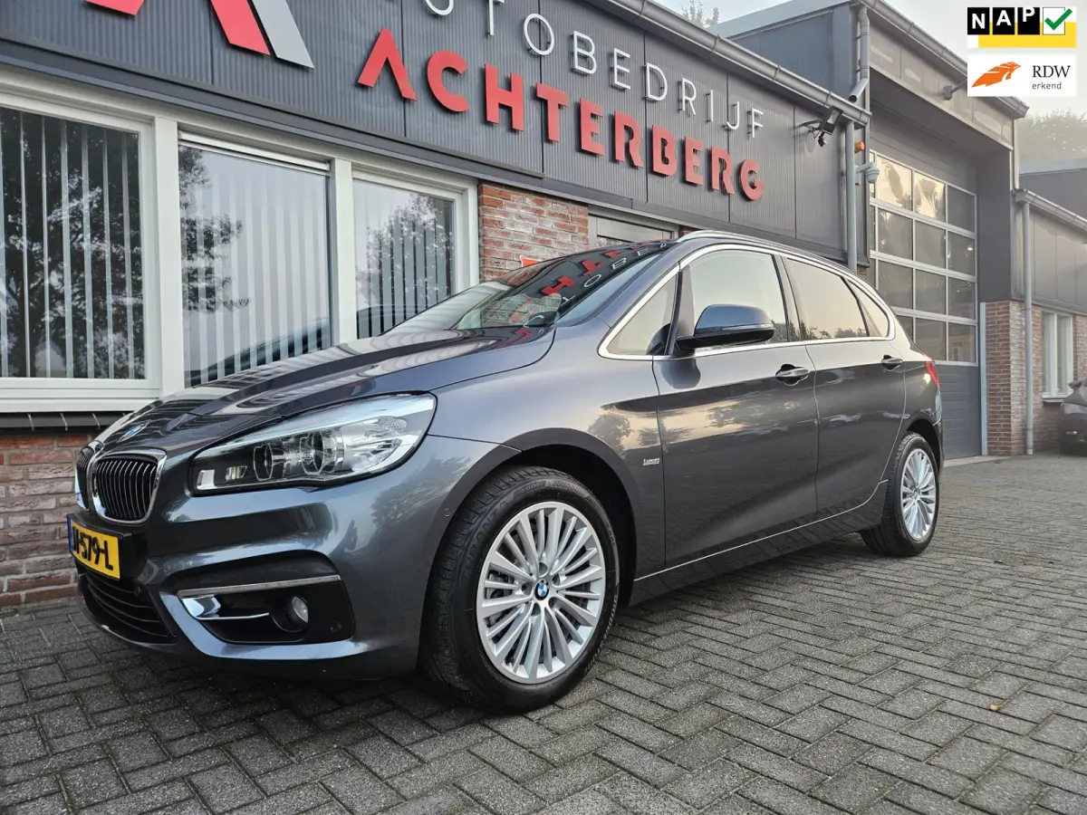 220i Centennial High Executive Trekhaak! Automaat! Leer! Camera! 192PK! NAP! Mooie/Nette Auto!