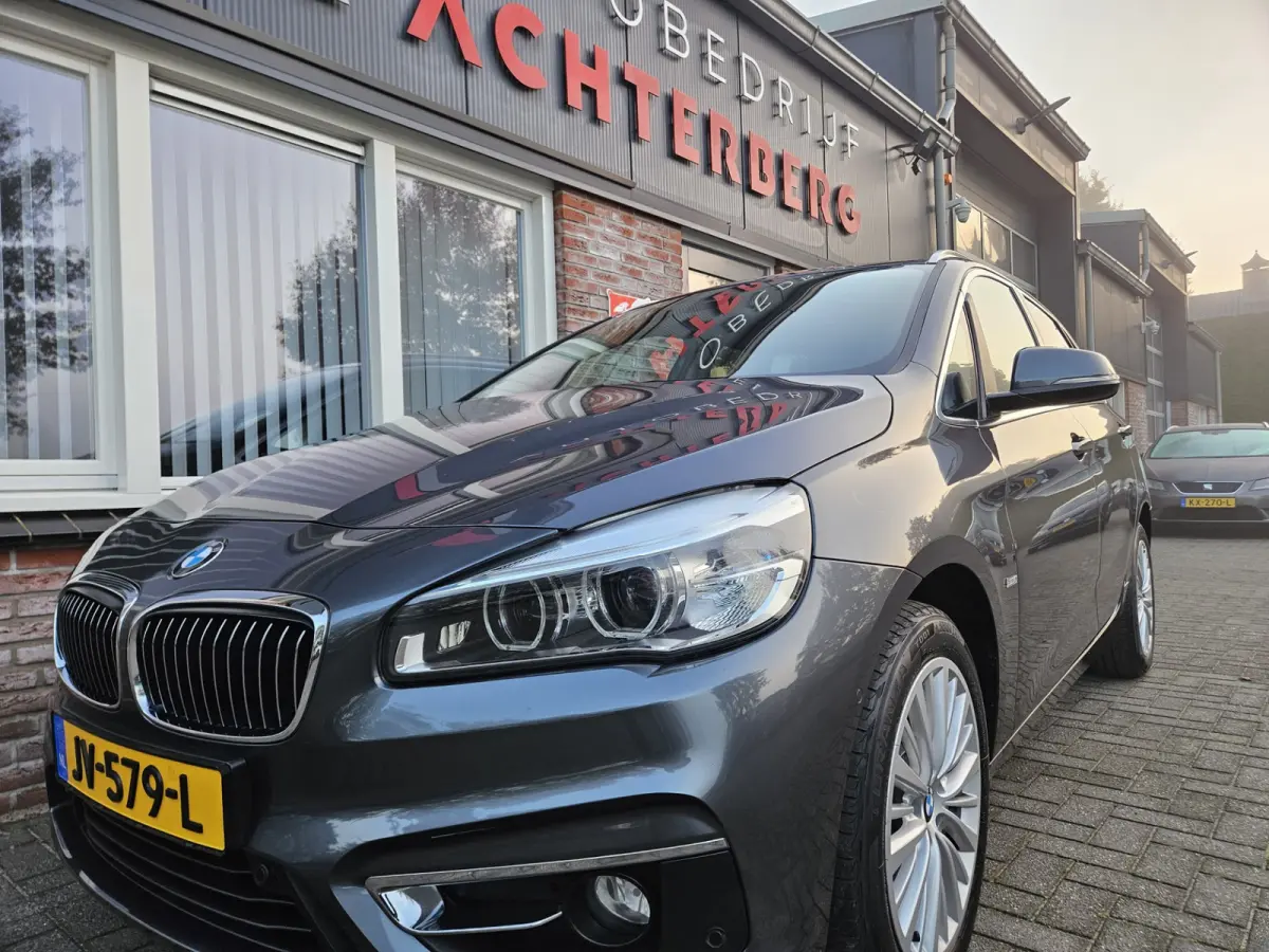 220i Centennial High Executive Trekhaak! Automaat! Leer! Camera! 192PK! NAP! Mooie/Nette Auto!