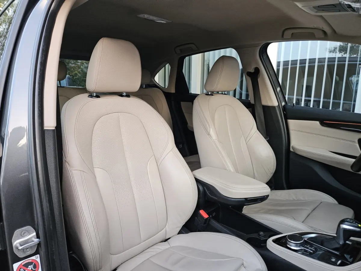 220i Centennial High Executive Trekhaak! Automaat! Leer! Camera! 192PK! NAP! Mooie/Nette Auto!