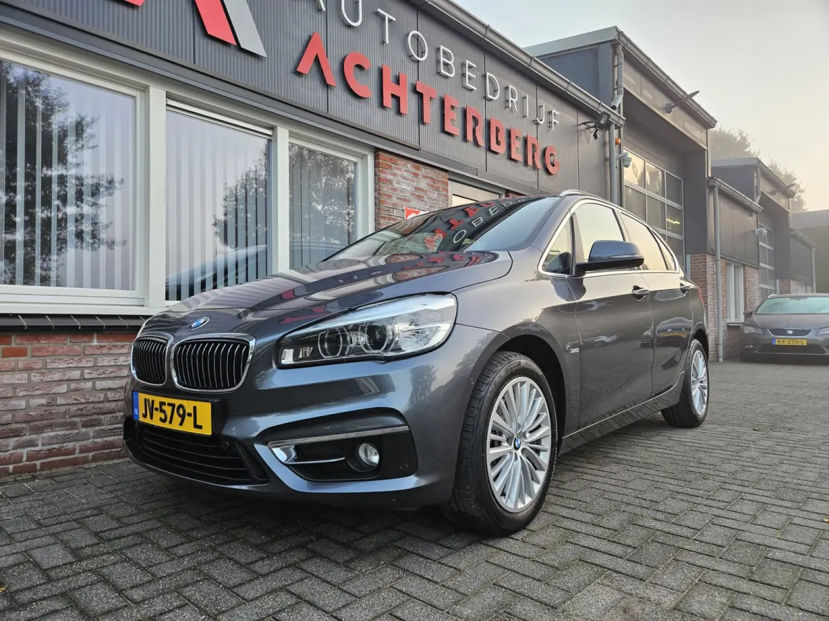 220i Centennial High Executive Trekhaak! Automaat! Leer! Camera! 192PK! NAP! Mooie/Nette Auto!